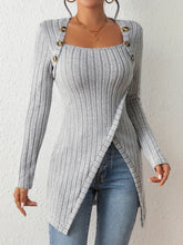 T-Shirt mit geripptem Knopfdekor und asymmetrischem Saum